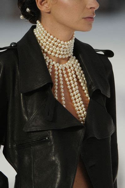 how to wear chanel pearls|wearing pearls today.